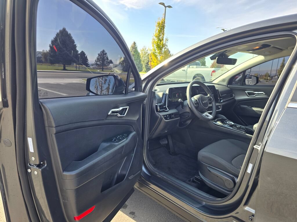 Used 2025 Kia Sportage LX AWD/4WD image 19