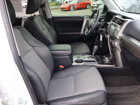 Used 2019 Toyota 4Runner SR5 Premium AWD/4WD image 37