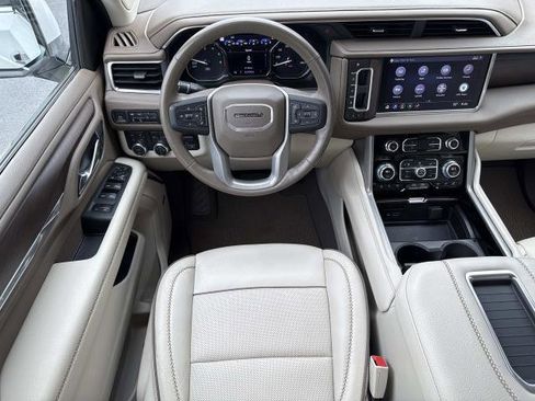 Used 2021 GMC Yukon Denali w/ Denali Premium Package AWD/4WD image 30