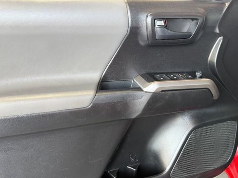 Used 2021 Toyota Tacoma SR5 w/ Technology Package AWD/4WD image 19