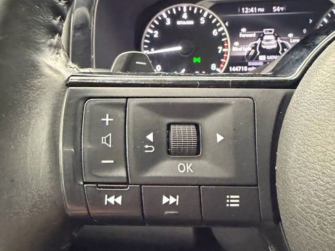 Used 2022 Nissan Pathfinder SV w/ SV Black Package image 28