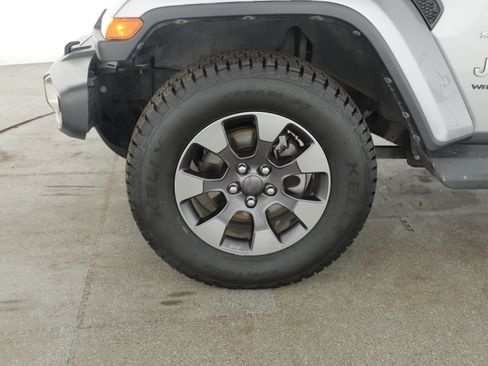 Used 2018 Jeep Wrangler Unlimited Sahara image 5