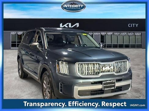 Used 2024 Kia Telluride LX image 1