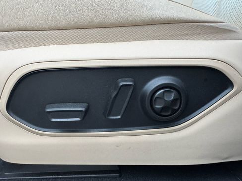 Used 2024 Jeep Grand Cherokee Limited w/ Luxury Tech Group II image 14