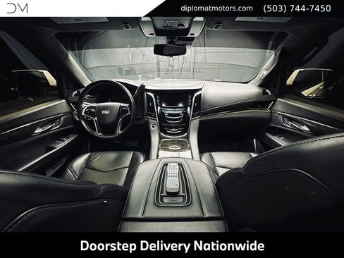 Used 2017 Cadillac Escalade ESV Platinum AWD/4WD image 29