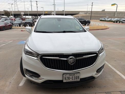 Used 2019 Buick Enclave Essence image 3