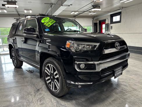 Used 2019 Toyota 4Runner Limited AWD/4WD image 2