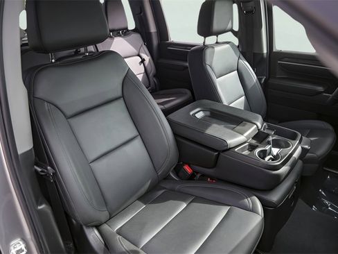 Used 2025 Chevrolet Silverado 2500 LTZ image 32