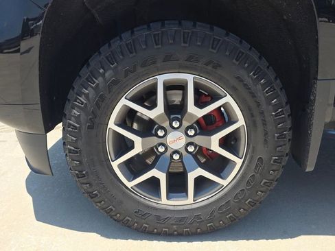 Used 2021 GMC Canyon AT4 w/ Driver Alert Package AWD/4WD image 10