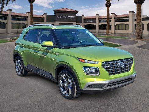 Used 2024 Hyundai Venue SEL FWD image 2