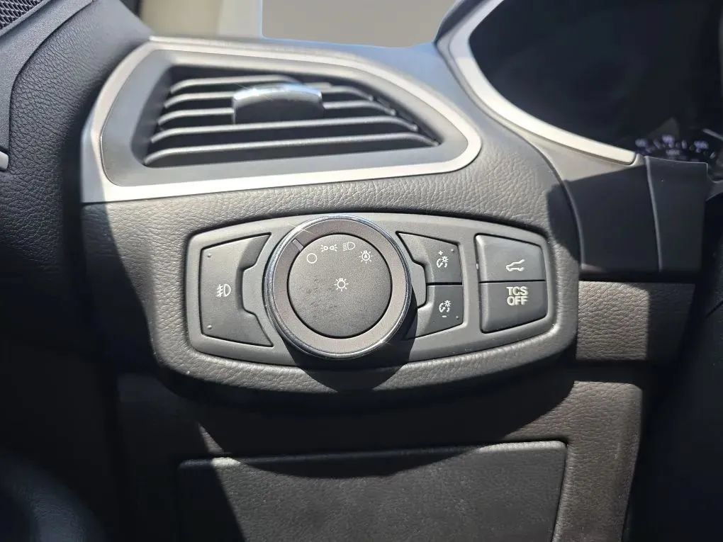 Used 2019 Ford Edge SEL w/ Equipment Group 201A FWD image 23