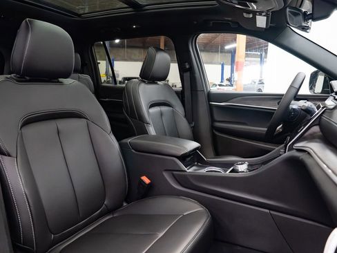 New 2025 Jeep Grand Cherokee L Limited w/ Trailer Tow Package image 32