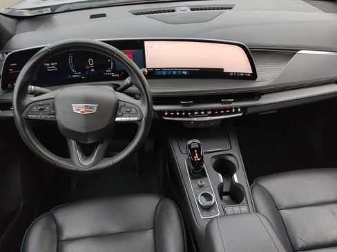 Used 2024 Cadillac XT4 Premium Luxury image 12