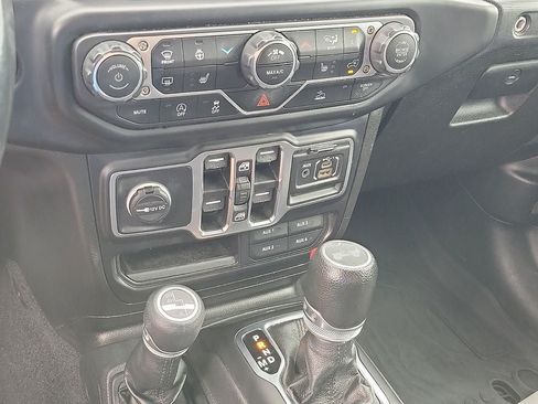 Used 2022 Jeep Wrangler Unlimited Sport AWD/4WD image 16