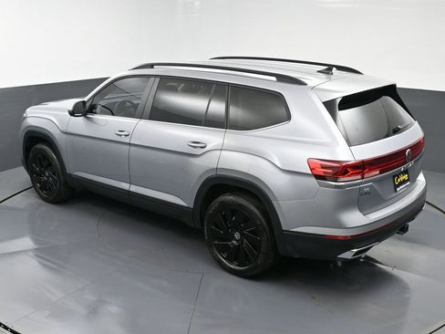 Used 2024 Volkswagen Atlas SE w/ Black Wheel Package image 45