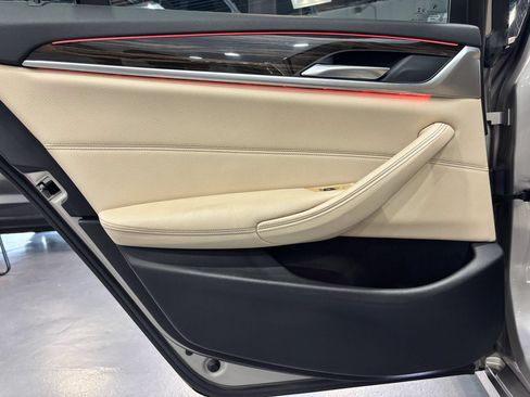 Used 2019 BMW 530i w/ Convenience Package RWD image 39