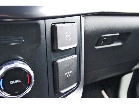 Used 2025 Ford F150 Platinum w/ FX4 Off-Road Package AWD/4WD image 29