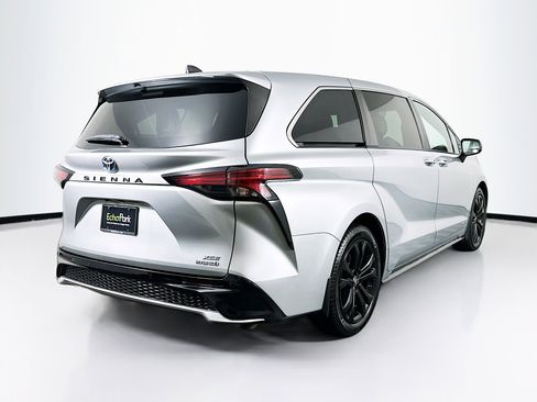 Used 2021 Toyota Sienna XSE image 9