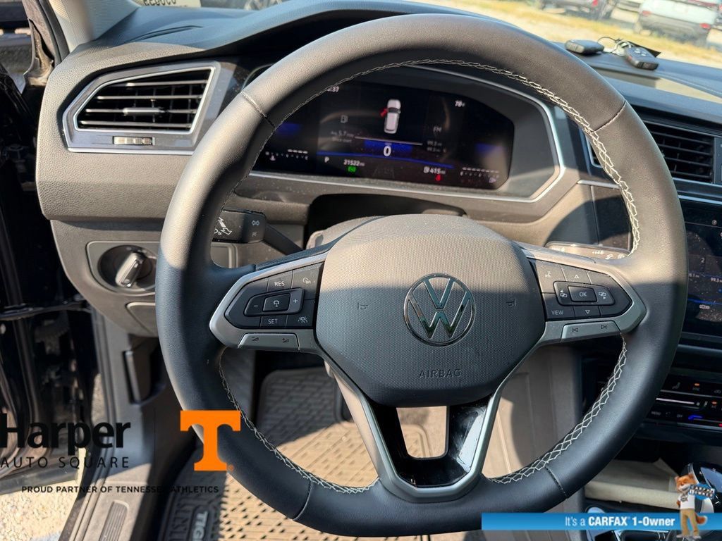 Used 2024 Volkswagen Tiguan SE w/ Panoramic Sunroof Package FWD image 15
