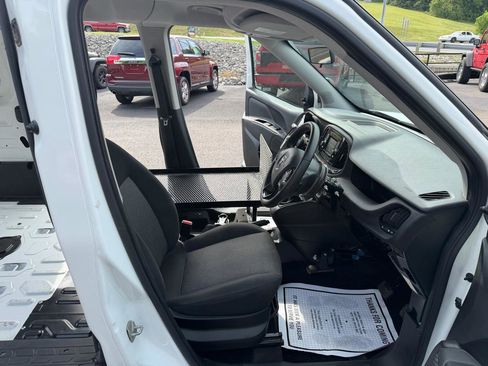 Used 2022 RAM ProMaster City Tradesman FWD image 13