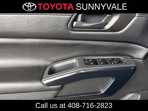 Used 2025 Nissan Pathfinder SV FWD image 15
