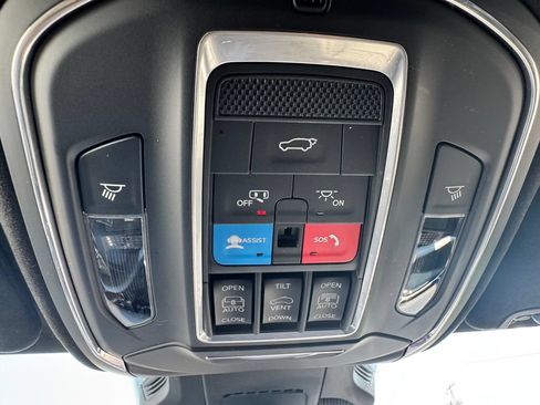 Used 2024 Jeep Wagoneer Launch Edition AWD/4WD image 30