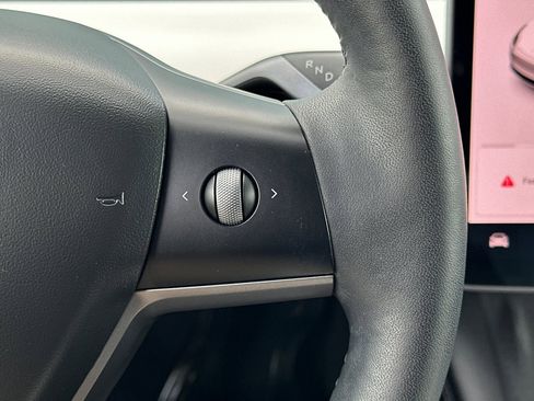 Used 2021 Tesla Model Y Long Range image 31