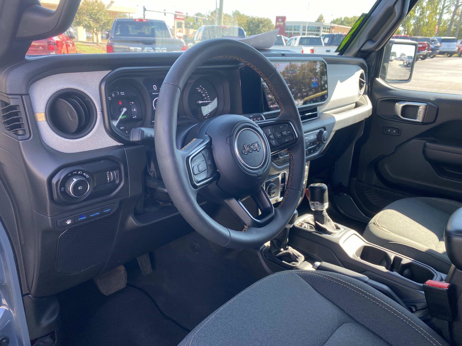Used 2024 Jeep Wrangler Unlimited w/ Convenience Group AWD/4WD image 24