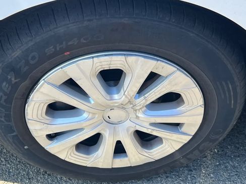 Used 2022 Toyota Prius LE FWD image 10