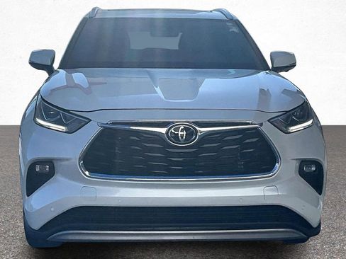 Used 2026 Toyota Highlander Platinum image 3