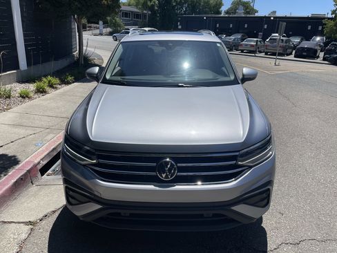 Used 2024 Volkswagen Tiguan SE AWD/4WD image 12