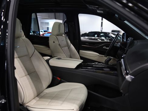 Used 2022 Cadillac Escalade Sport w/ Touring Package AWD/4WD image 40