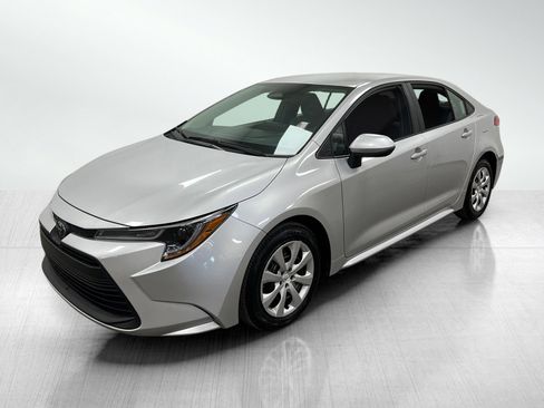 Used 2025 Toyota Corolla LE image 2