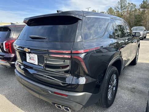 Used 2024 Chevrolet Traverse LS image 14
