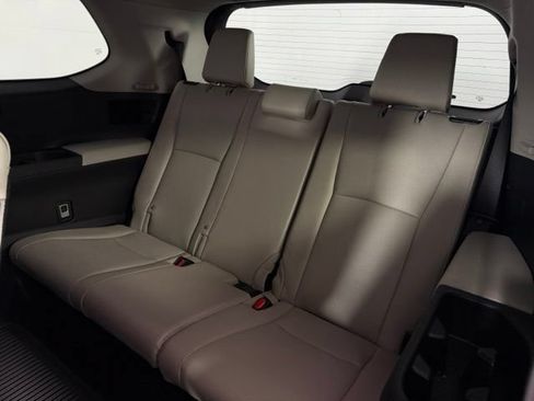 Used 2024 Toyota Grand Highlander AWD image 19