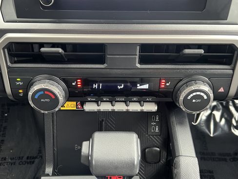 Used 2025 Toyota 4Runner TRD Off-Road image 30