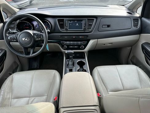 Used 2020 Kia Sedona L image 11
