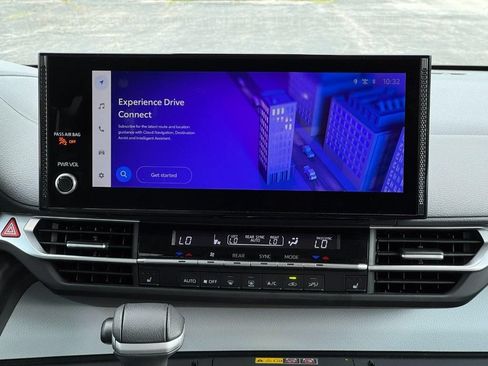 Used 2025 Toyota Sienna XLE FWD image 23