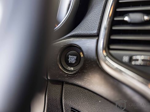 Used 2018 Jeep Grand Cherokee Altitude image 23