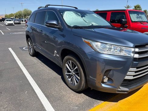 Used 2018 Toyota Highlander XLE FWD image 4