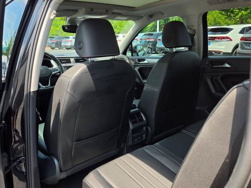 Certified 2023 Volkswagen Tiguan SE w/ Panoramic Sunroof Package FWD image 43