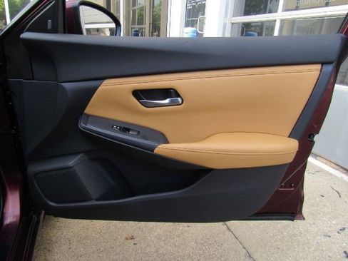 Used 2022 Nissan Sentra SV w/ SV Premium Package image 19