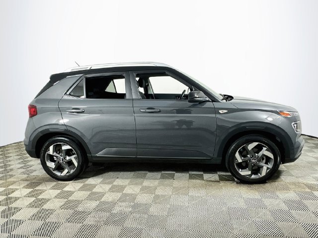 Used 2024 Hyundai Venue Limited FWD image 2