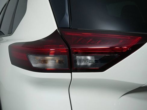 Used 2022 Nissan Rogue SV w/ SV Premium Package AWD/4WD image 12