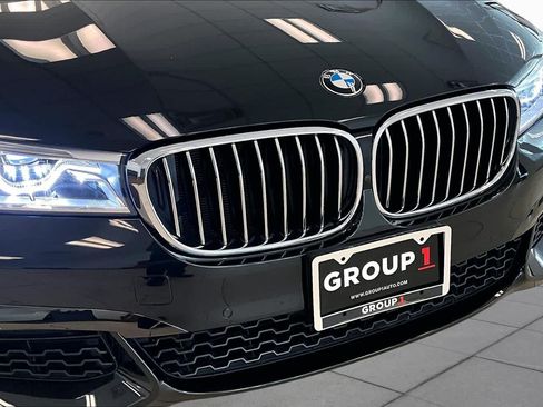 Used 2019 BMW 750i w/ Executive Package RWD image 27