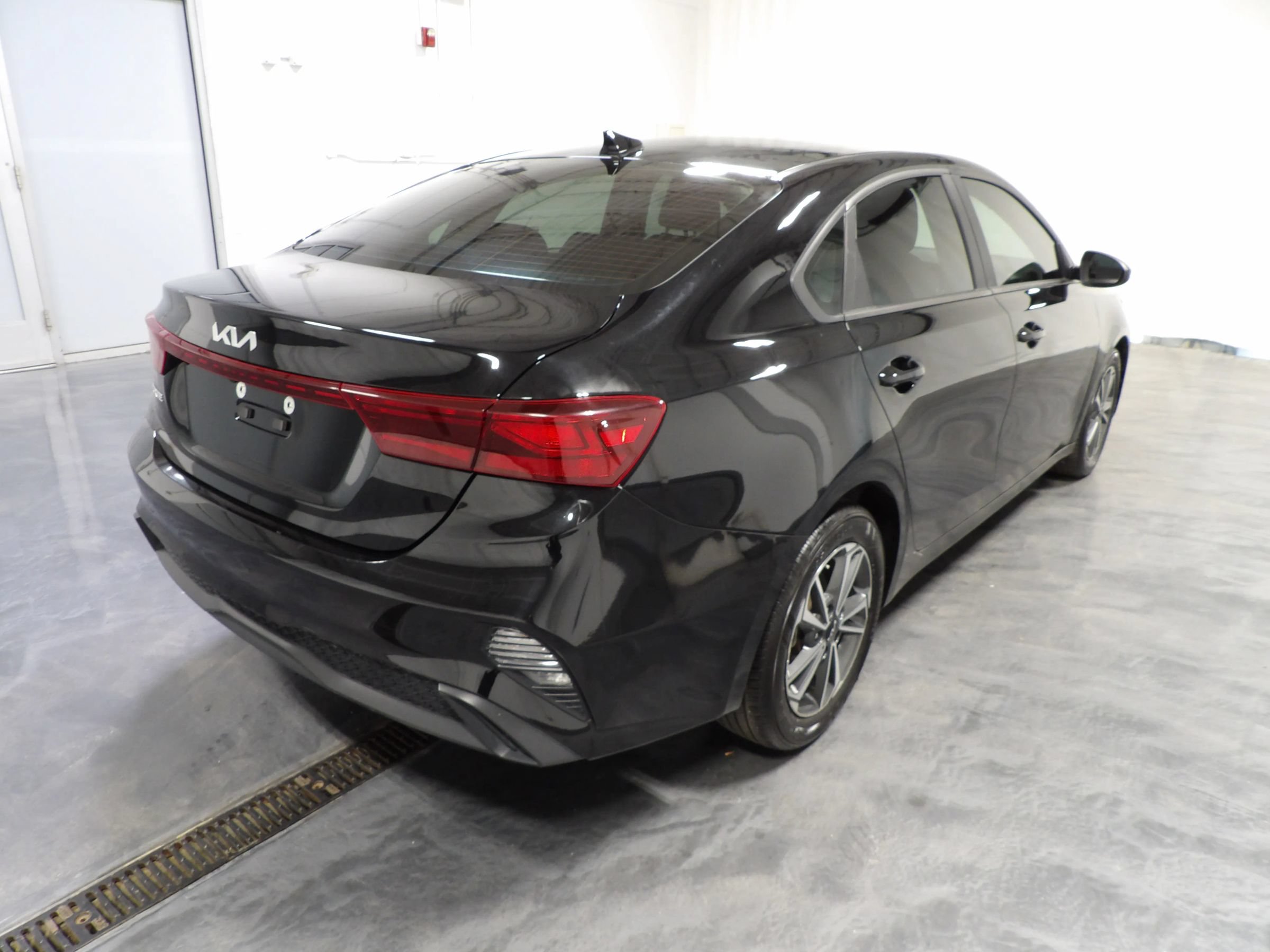 Used 2023 Kia Forte LXS FWD image 4