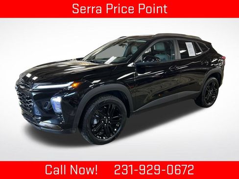 Used 2025 Chevrolet Trax ACTIV w/ Driver Confidence Package FWD image 1