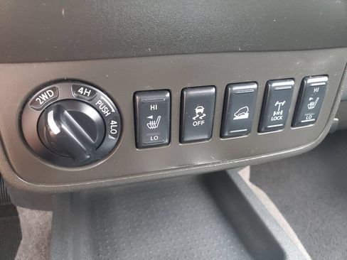 Used 2014 Nissan Xterra PRO-4X w/ Pro-4x Leather Package AWD/4WD image 27