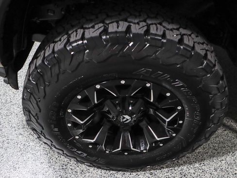Used 2019 Toyota Tacoma TRD Sport image 12