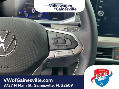 Used 2025 Volkswagen Taos SE FWD image 22